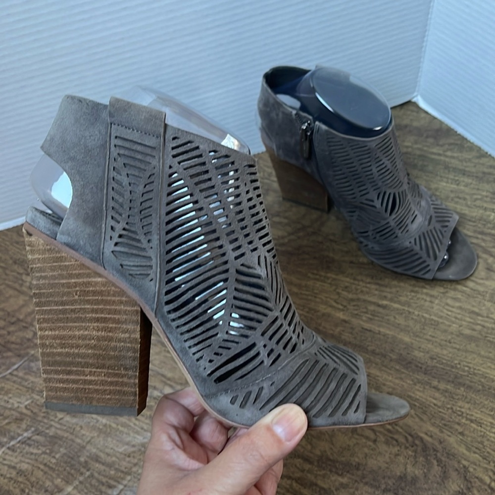 Vince Camuto Kimora Gray Leather Block Heel Booties Size 7.5